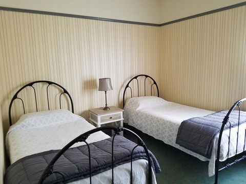 Wagga Wagga Country Cottages - Accommodation Main Beach 3