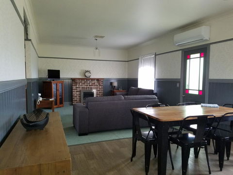 Wagga Wagga Country Cottages - Accommodation Main Beach 0