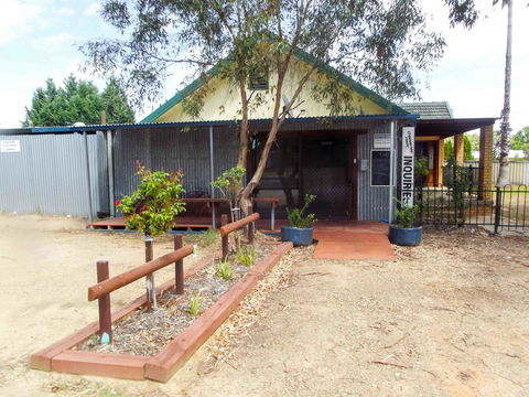 Wagga Wagga Tourist Park - Accommodation Main Beach 0