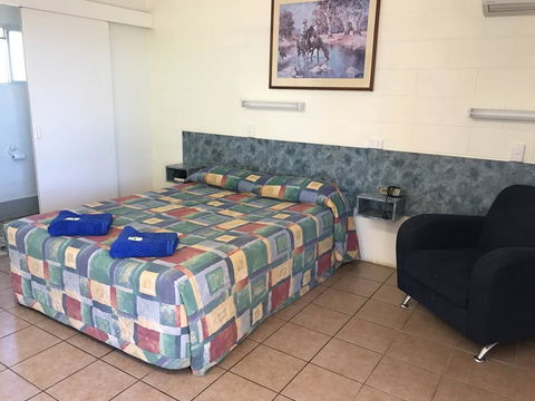 Wagon Wheel Motel - Accommodation Main Beach 2