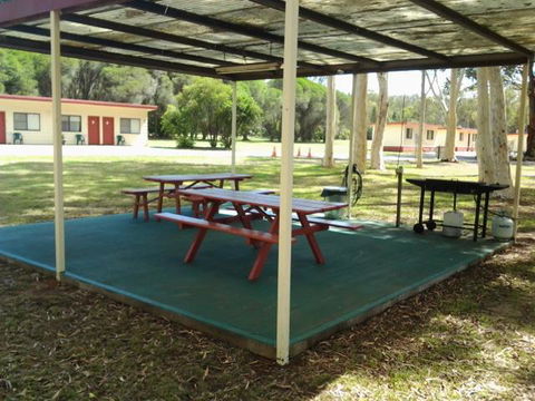 Wagon Wheel Motel & Units - Accommodation Main Beach 2