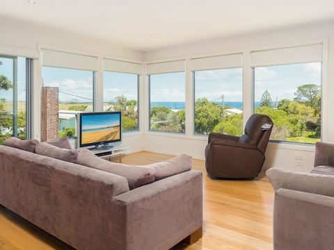 Waikiki Dream - Accommodation Main Beach 2