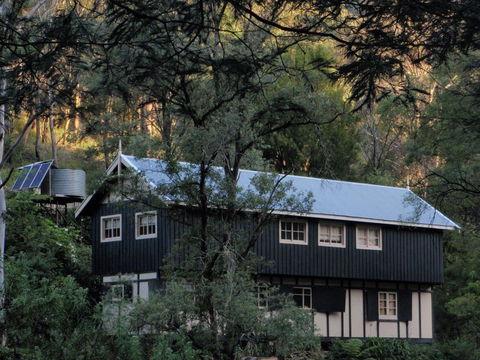Walhalla Coach House - Accommodation Main Beach 0