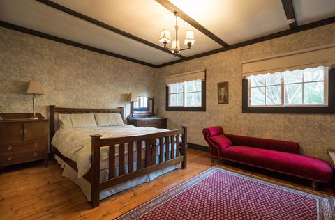 Walhalla Coach House - Accommodation Main Beach 1