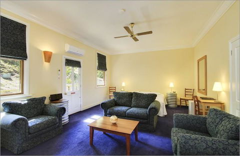 Walhalla's Star Hotel - Accommodation Main Beach 2