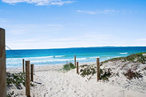 Walk To Surf Beach, Club And Shops - Sands Court Boyd St, Woorim - Accommodation Main Beach 2