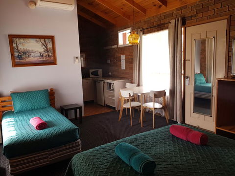 Walkabout Motel - Accommodation Main Beach 2