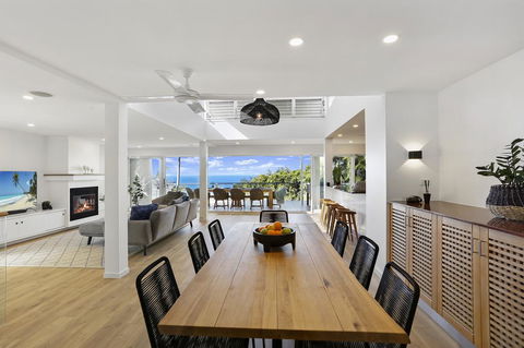Walking On Sunshine - Accommodation Main Beach 0