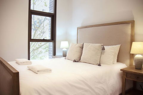 Walking To Darling Harbour, Townhall, QVB,ICC. - Accommodation Main Beach 3