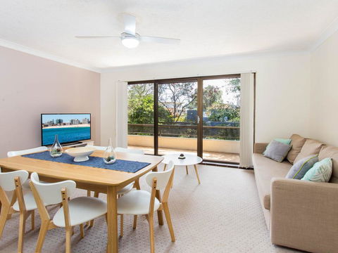 Wallis Court 5 - Accommodation Main Beach 0