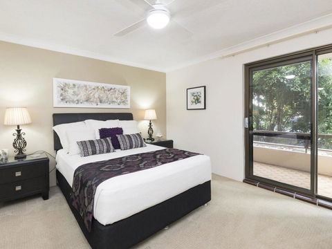 Wallis Court 6 - Accommodation Main Beach 2