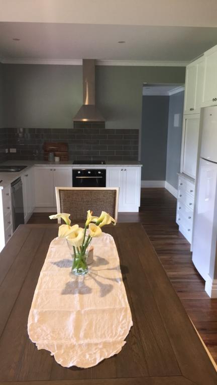 Walnut Tree Cottages - Accommodation Main Beach 2