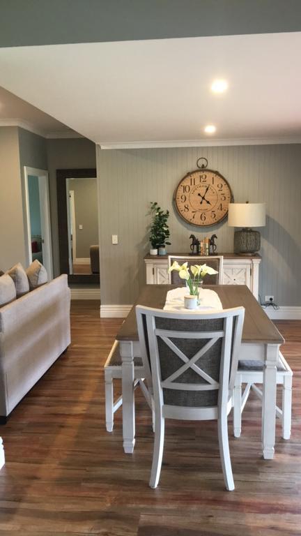 Walnut Tree Cottages - Accommodation Main Beach 0