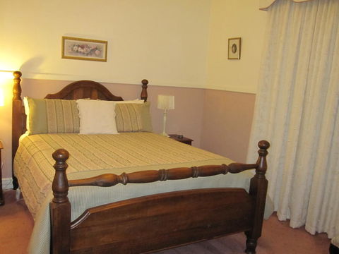 Walton House Bed & Breakfast - Accommodation Main Beach 2