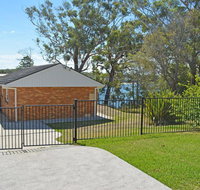 Wanda Magic' 19 Randall Drive - beautiful water front house - Accommodation Main Beach