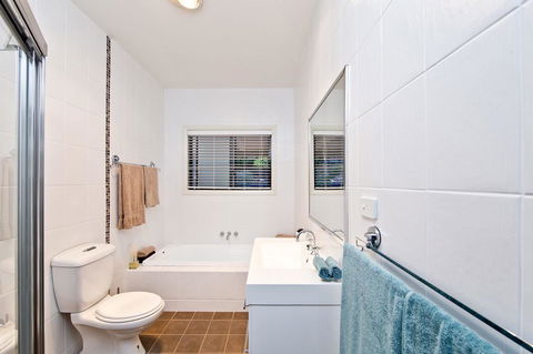 Wanda Point House - Tranquil, Elegant & Dog Friendly - Accommodation Main Beach 3