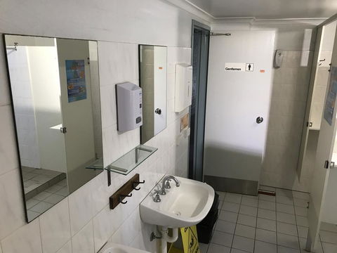Wandarrah Lodge Hostel - Accommodation Main Beach 2