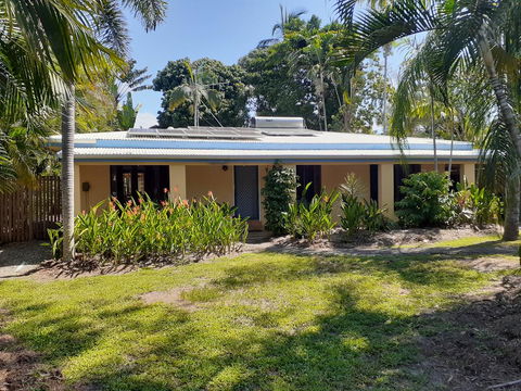 Wandering Palms - Accommodation Main Beach 0