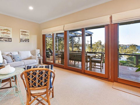 Wangi Waterfront Delight 4br Waterfront Reserve Home - Accommodation Main Beach 2