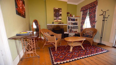 Waragil Cottage - Original Settler's Home - Accommodation Main Beach 2