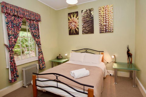 Waragil Cottage - Original Settler's Home - Accommodation Main Beach 1