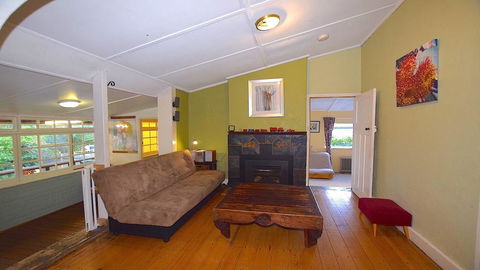 Waragil Cottage - Original Settler's Home - Accommodation Main Beach 3