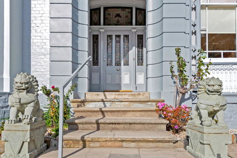 Waratah On York - Accommodation Main Beach 2