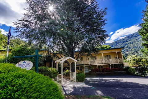 Warburton Lodge - Accommodation Main Beach 0
