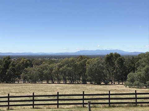 Warby Cottage - Accommodation Main Beach 3