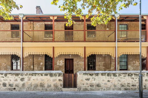 Warders Cottage: Iconic Cottage In The Heart Of Freo - Accommodation Main Beach 0