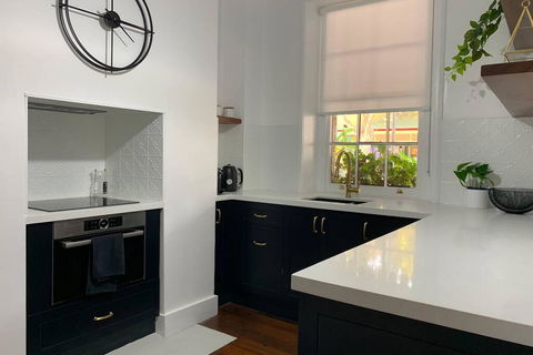 Warders Cottage: Iconic Cottage In The Heart Of Freo - Accommodation Main Beach 3