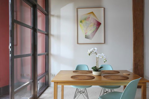Warehouse Apartment With Balcony In Trendy Area - Accommodation Main Beach 1