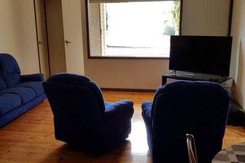 Warmont Apartments Self Contained Home - Accommodation Main Beach 3