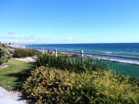 Warnbro Beach Family Accommodation - Accommodation Main Beach 3