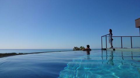 Warrawong Lodge - Accommodation Main Beach 0