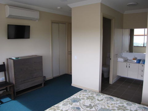 Warrawong Lodge - Accommodation Main Beach 1