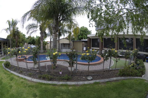 Warrina Motor Inn - Accommodation Main Beach 3