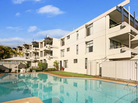 Warroo Apartments - Accommodation Main Beach 2