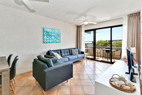 Warroo Apartments - Accommodation Main Beach 3