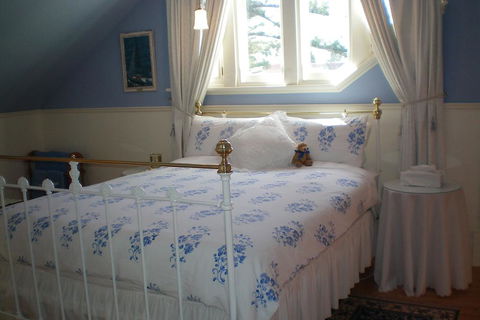 Water Bay Villa Bed & Breakfast - Accommodation Main Beach 2