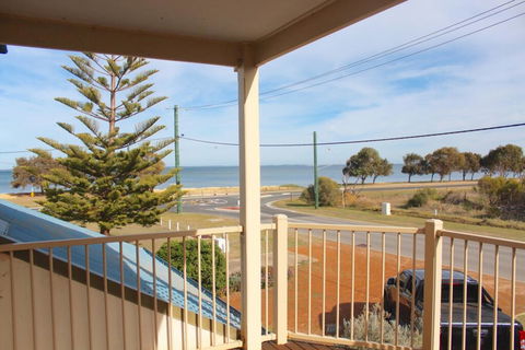 Water Lover's Haven - Accommodation Main Beach 0