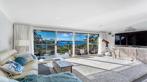 Water Views On Wallawa - Accommodation Main Beach 0