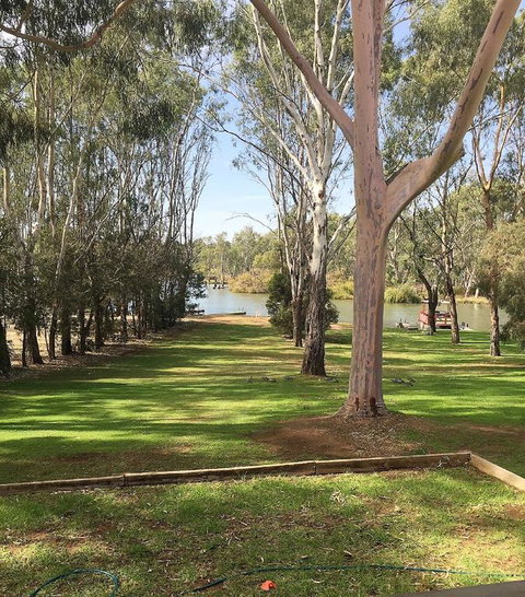Water's Edge Bundalong - Accommodation Main Beach 3
