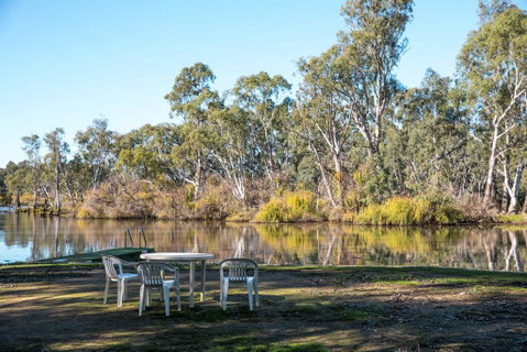Water's Edge Bundalong - Accommodation Main Beach 2