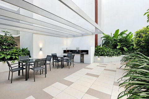 Waterford Apartments - Accommodation Main Beach 3