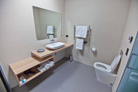 Waterfront Apartments - Accommodation Main Beach 2