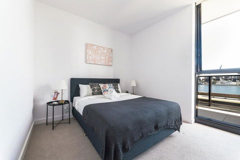 Waterfront Apt On Mel Collins Street#3 - Accommodation Main Beach 3