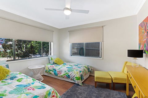 Waterfront At Sunset Boulevard, 26 Sunset Boulevard - Accommodation Main Beach 1