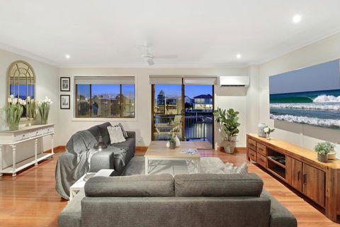 Waterfront Boutique Apartment - Personal Concierge - Accommodation Main Beach 0