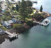 Waterfront Cottages - Accommodation Main Beach